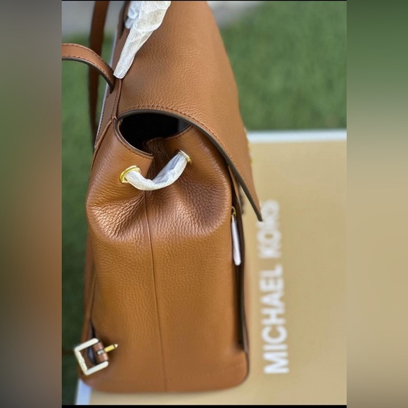 Michael Kors Ginger Medium Backpack with Wallet - Picture 4 of 10